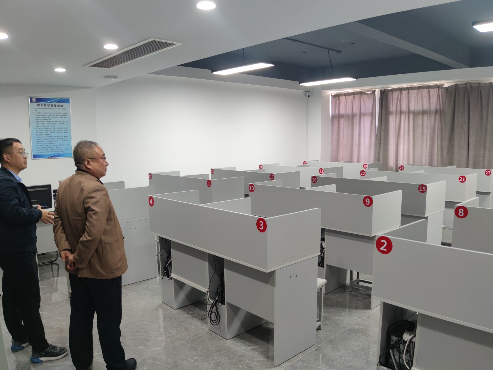 1700792292861316.jpg 参观3(1).jpg
